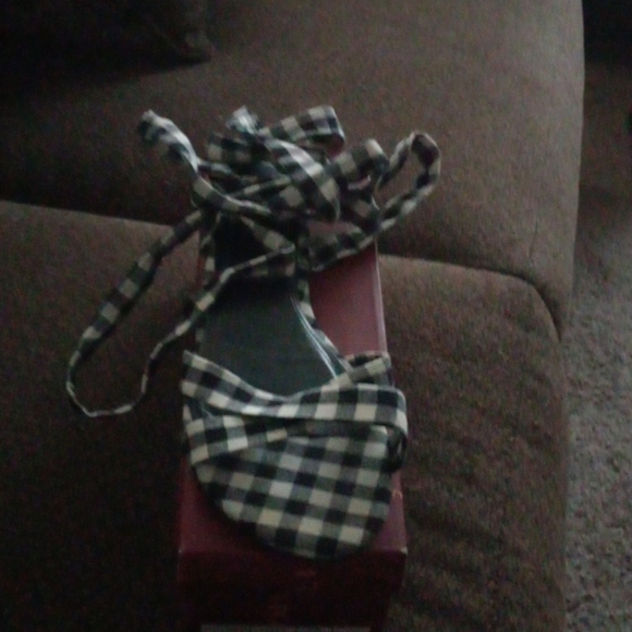 Sandals - Picture 3 of 3